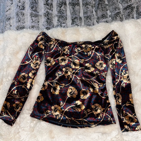 Bebe velvet Off-Shoulder Blouse - Picture 5 of 5